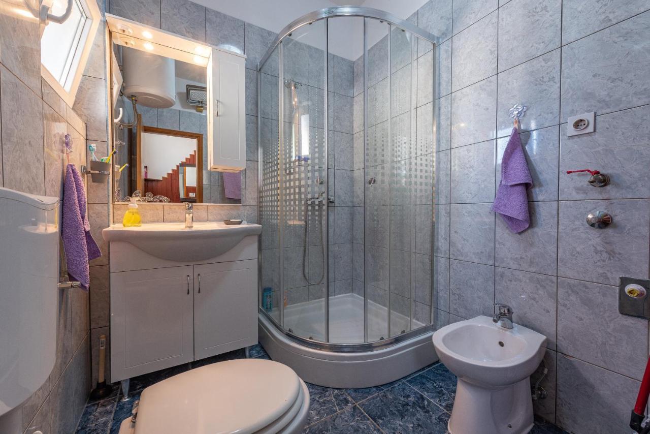 Apartmani Mila กอร์นยิ คาริน ภายนอก รูปภาพ