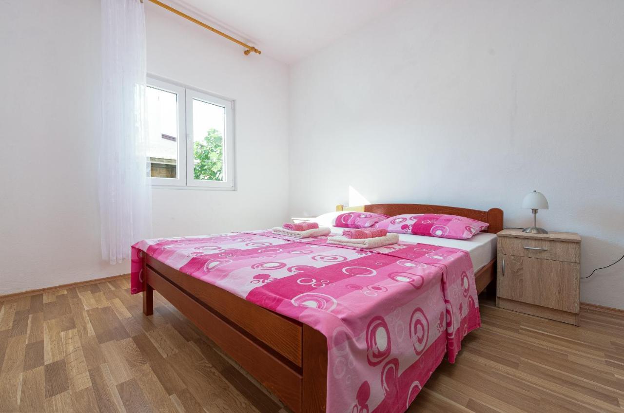 Apartmani Mila กอร์นยิ คาริน ภายนอก รูปภาพ