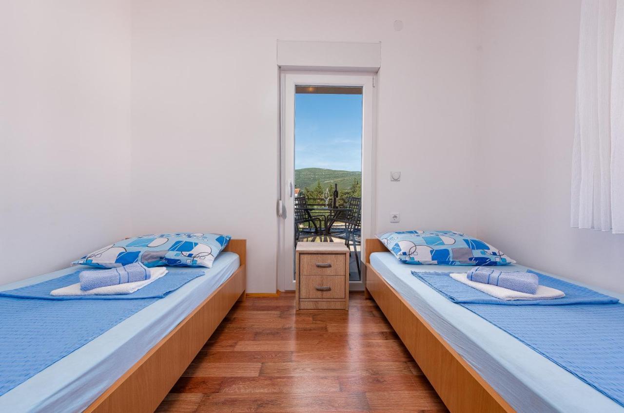 Apartmani Mila กอร์นยิ คาริน ภายนอก รูปภาพ