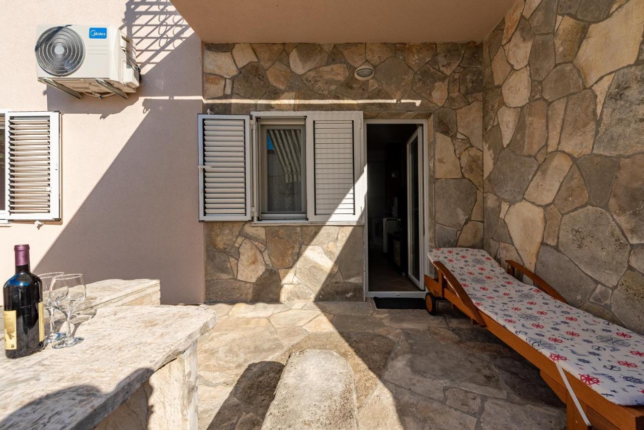 Apartmani Mila กอร์นยิ คาริน ภายนอก รูปภาพ
