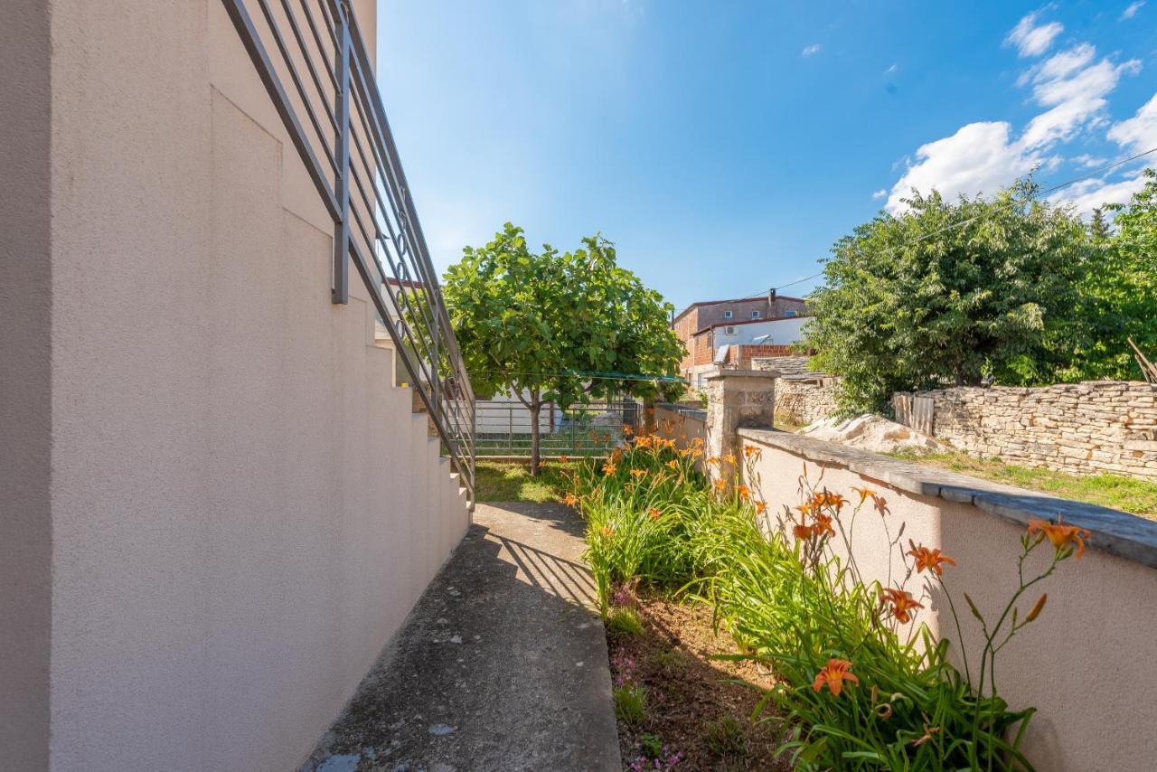 Apartmani Mila กอร์นยิ คาริน ภายนอก รูปภาพ