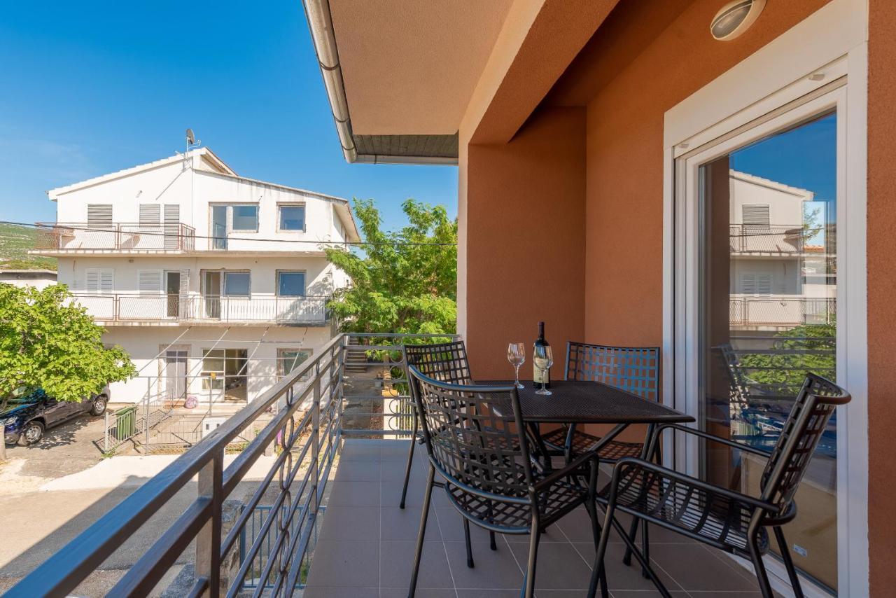 Apartmani Mila กอร์นยิ คาริน ภายนอก รูปภาพ