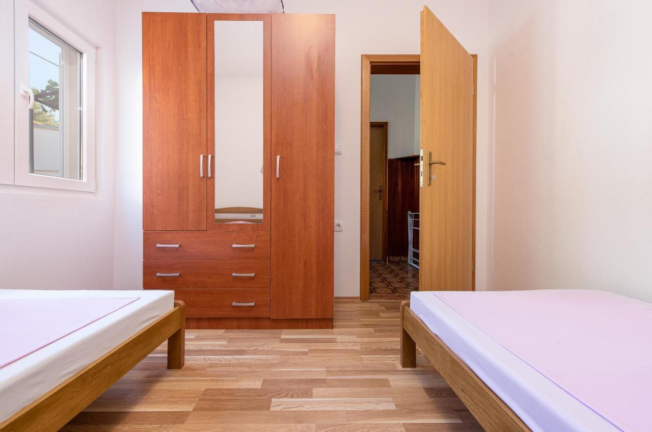 Apartmani Mila กอร์นยิ คาริน ภายนอก รูปภาพ