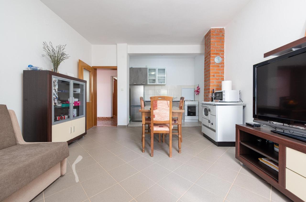 Apartmani Mila กอร์นยิ คาริน ภายนอก รูปภาพ