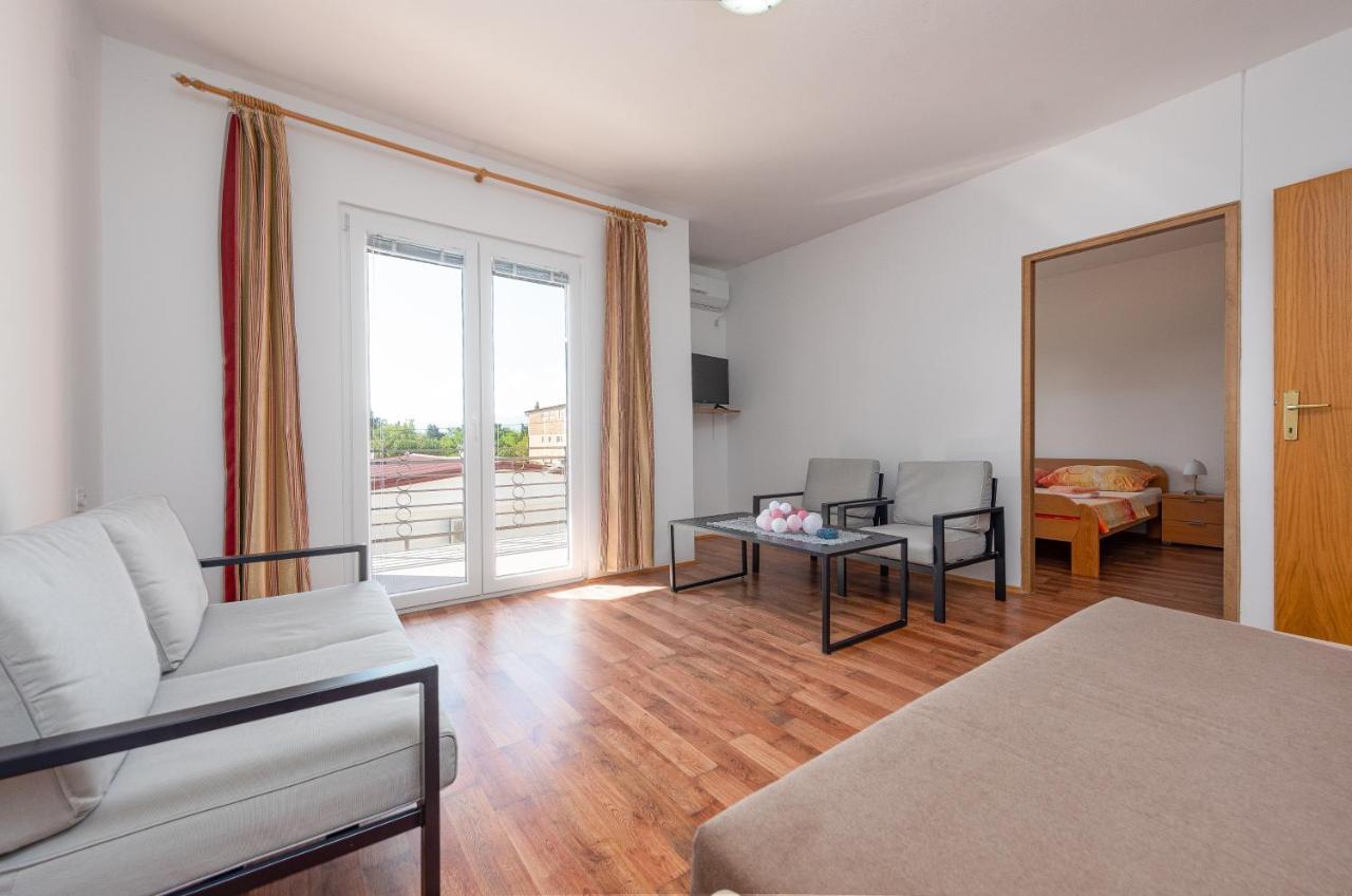 Apartmani Mila กอร์นยิ คาริน ภายนอก รูปภาพ
